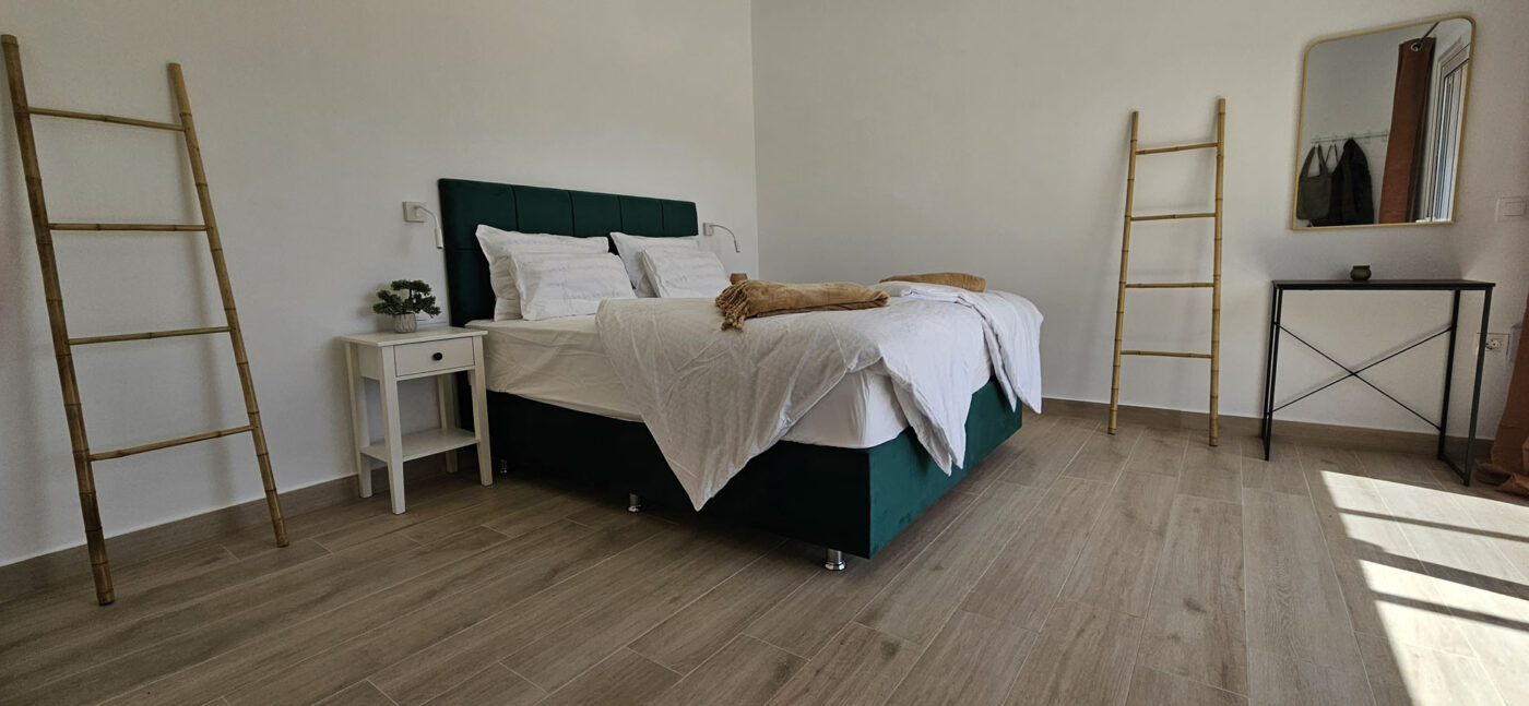Arillas Peaceful Bungalows Corfu green double bed