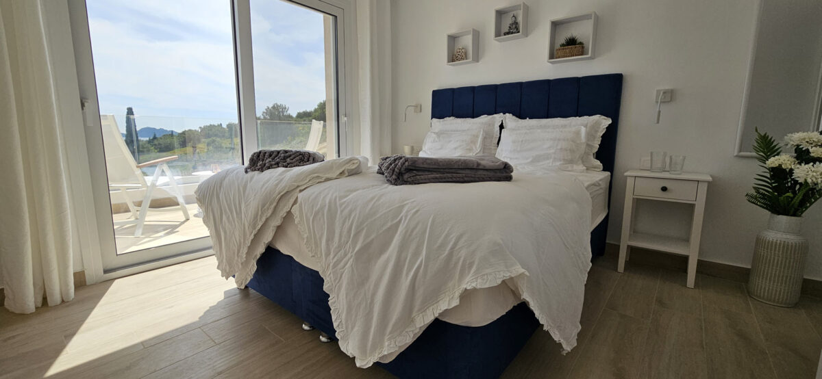 Arillas Peaceful Bungalows Corfu blue bed