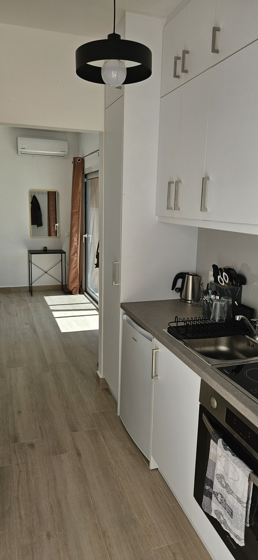 Arillas Peaceful Bungalows Corfu white kitchen